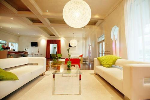 The Carlton Hotel 004